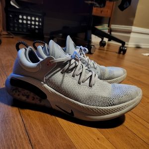 Nike Joyride Flyknit